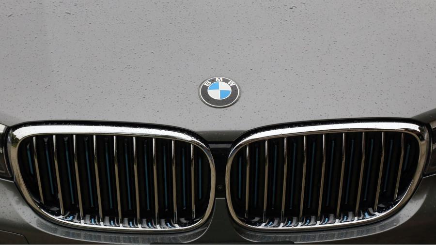 Детали экстерьера BMW 740e iPerformance (G11) 2018 года  (NA) (фото 27 из 40)